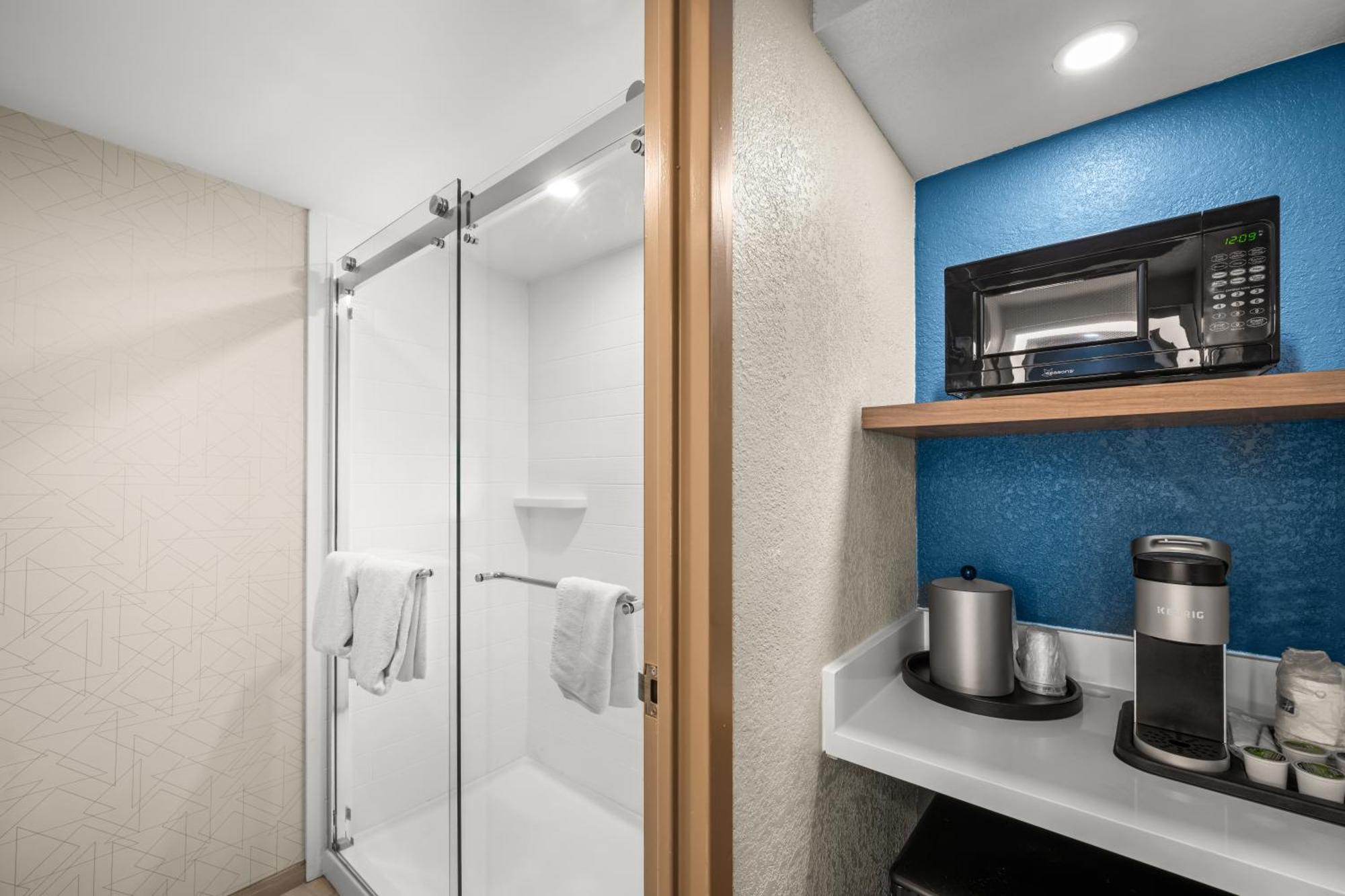 Holiday Inn Express Boston North-Woburn By Ihg Exterior photo