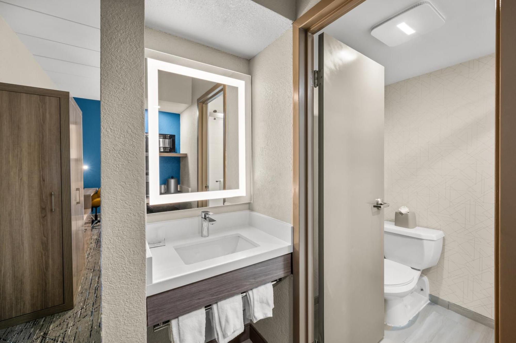 Holiday Inn Express Boston North-Woburn By Ihg Exterior photo
