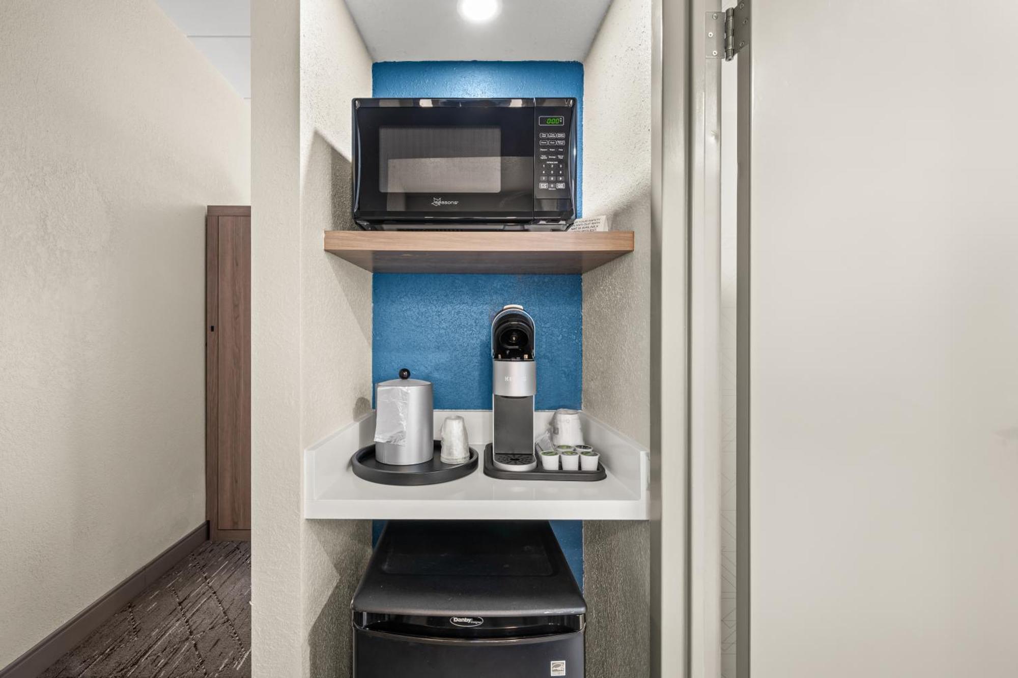 Holiday Inn Express Boston North-Woburn By Ihg Exterior photo