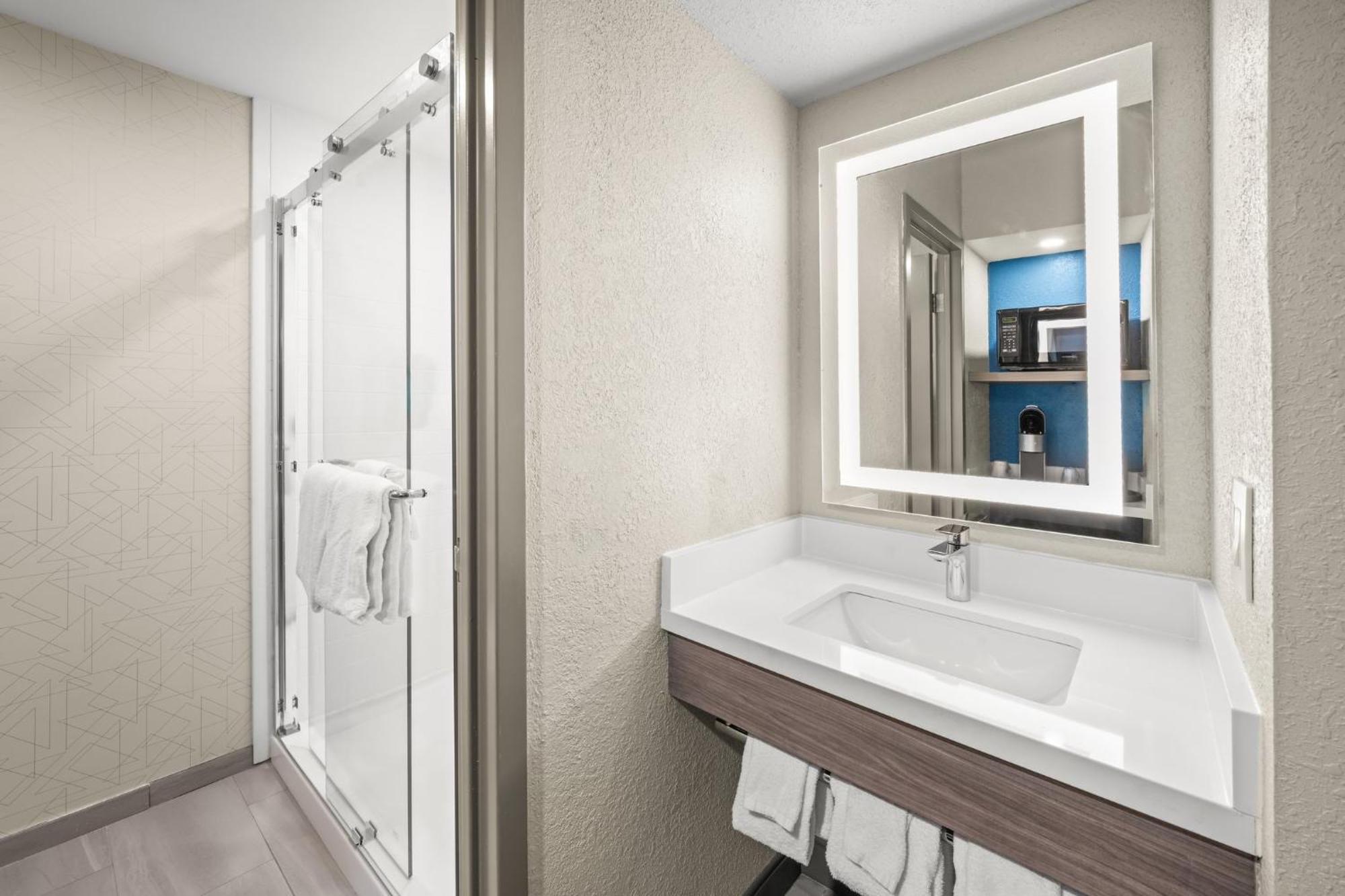 Holiday Inn Express Boston North-Woburn By Ihg Exterior photo